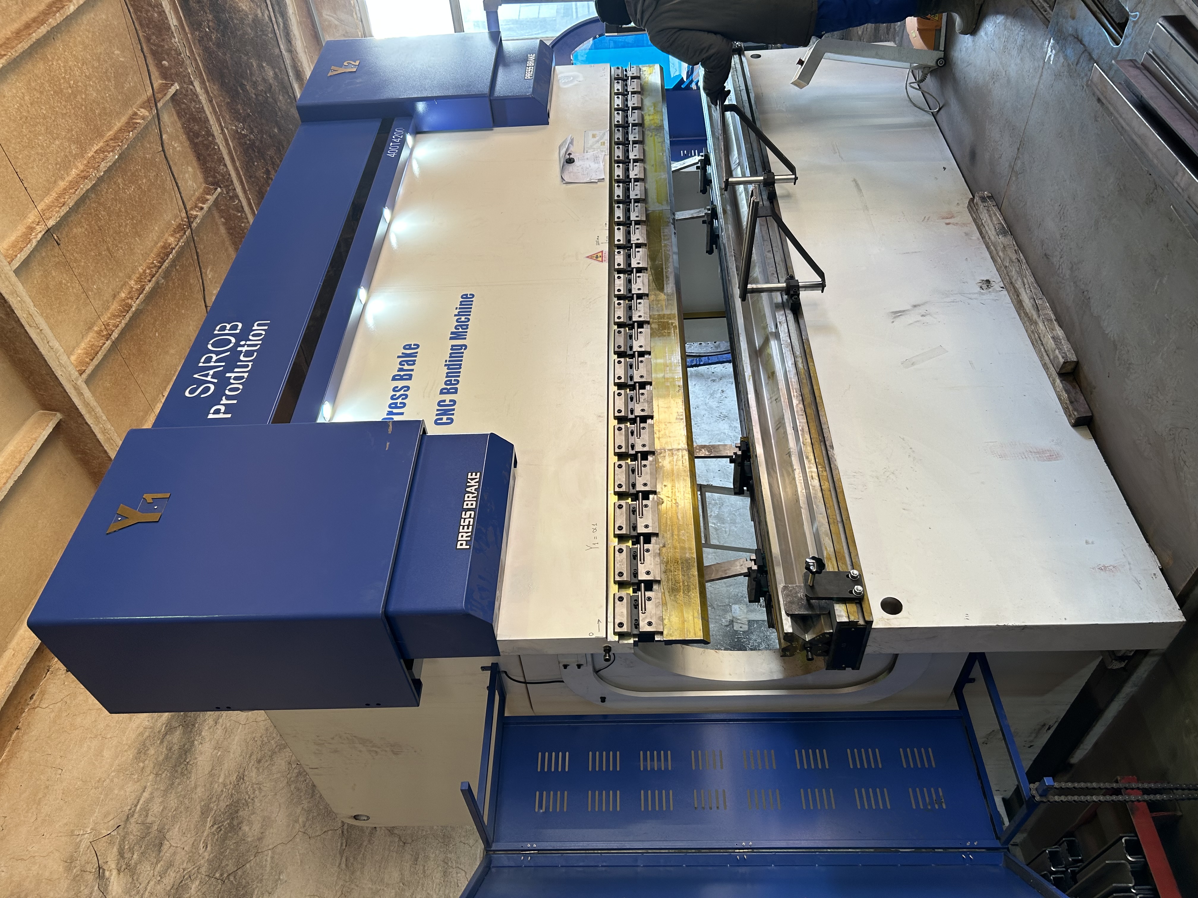 CNC Bending Machine